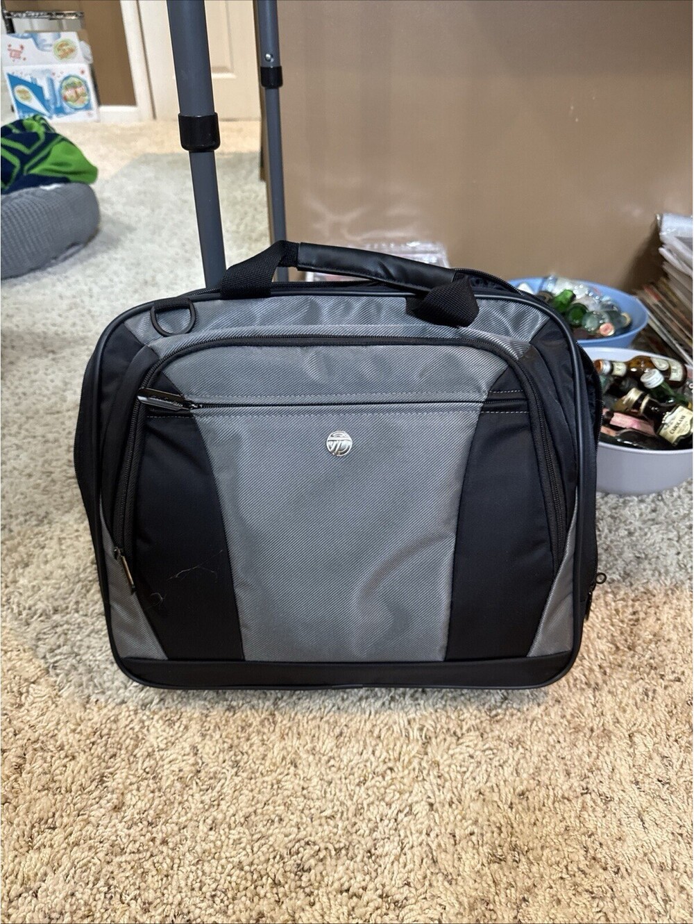 targus computer bag 16 inch. Never used. Dusty on top